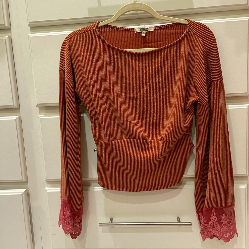 Gimmicks Crop Top Flare Sleeves size M